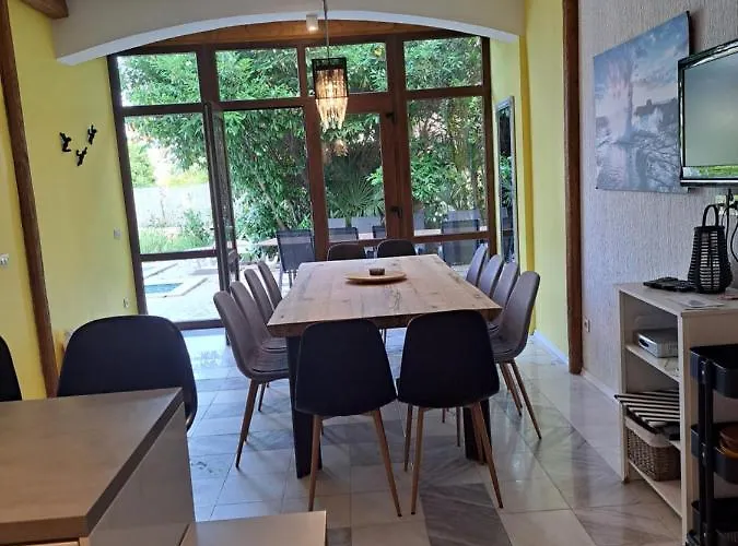 Eucaliptus Istrien Near The Apartment Rovinj