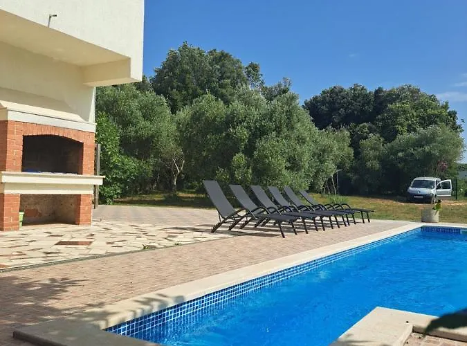 Eucaliptus Istrien Near The 아파트